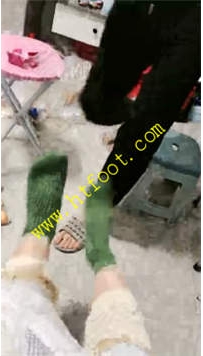 TL26833 佛果】踢爆棉袜擦脸舔皮靴33分钟
