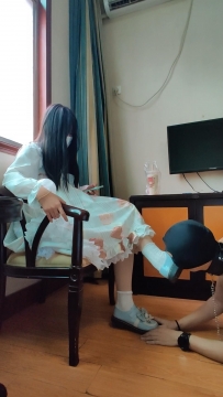 源源洛丽塔皮鞋白袜足交吐