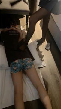 【调教视频】【线下情侣主】看女友怎么蹂躏狗男友 JS250124-9