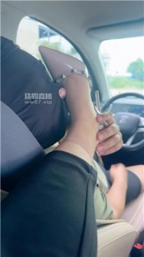 【调教视频】【家里有一个S】车内臭脚丫狂舔 JS250630-34