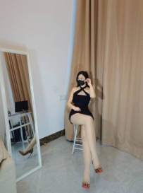 性感小鱼女神紧身裙骑坐小贱狗，耳光招呼，捂嘴窒息玩弄乳头，掐脖子 YC-240916-4