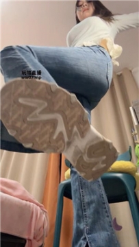 【第一视角】【兔兔酱】巨人视角之短黑丝    250402-28