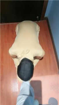 【调教视频】【棋棋大人】拴狗链-脏鞋踩踏喂食场 JS251004-10