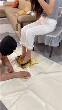 【调教视频】【深情】学生主玉足踩踏喂食 JS250531-35