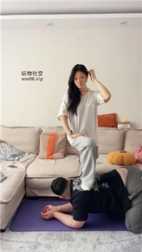 【调教视频】【埋汰】白袜脚踩健身教练 JS250304-8