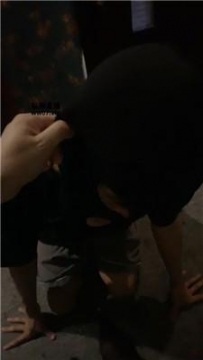 【调教视频】【女生也能很暴力】陪酒小妹黑丝脚踩虐 JS250505-15
