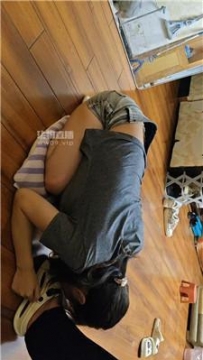 【调教视频】【小苏】母畜-脚下喂食/强制淋浴【双视角版】 JS250721-19