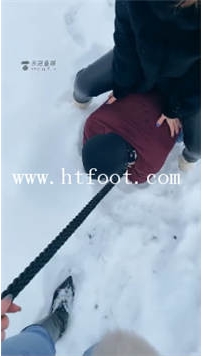 TL17338 思诺S真实带麻麻入圈第二弹雪地野玩M被踢流血47分钟