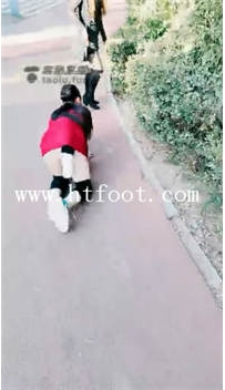 TL18158 梦幻大大S公园遛慕强制剩水中途被老大爷打断大爷说新社会不能把人当狗14分钟