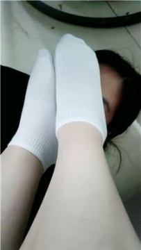 【调教视频】【鑫鑫情侣】白袜捂脸蹂躏母畜狗脸 JS250630-25