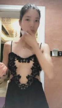 TL8577 蜜桃儿S 生活化调教 贱奴滚过来伺候