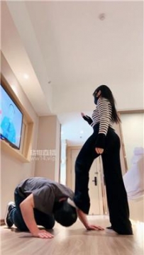 【调教视频】【妮蔻Royal】脏鞋踩踏-白袜插嘴吃-脚耳光 JS250923-20