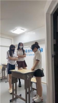 【调教视频】【佳禾小妈】课室主题-双S玩女同学 bf56213