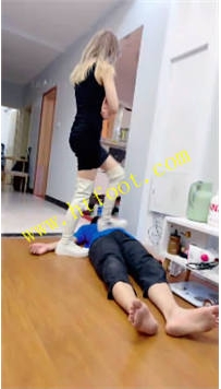 TL38438 诗酒趁年华】白靴与黑丝的极致踩踏39分钟