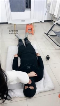 【调教视频】【大小姐】甘愿做姐妹花的脚下奴 JS250219-10