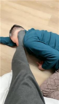 【调教视频】【梦露】数据线鞭打/脏臭棉袜踢踹踩 JS250109-15