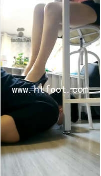 TL13039 咩咩祖 小狗子伺候吃饭【61分钟】