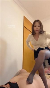 【调教视频】【佳佳】高跟黑丝全体重踩踏 JS250605-15