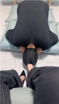 【调教视频】【挞挞】啃吃臭脚丫-高跟踩 JS251211-35