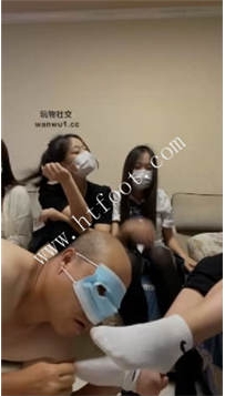 TL48676 精神小妹】太妹舔脚17分钟