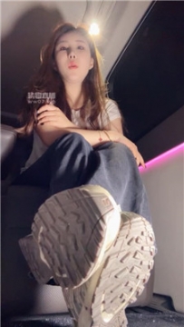 【第一视角】【辣辣姐】臭白袜运动鞋场    250531-14