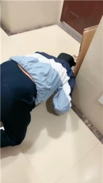 【调教视频】【一品夫人】户外遛狗-回来高跟羞辱喂食【双视角版】 JS250401-8