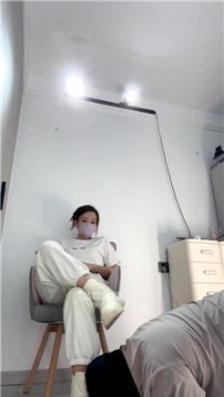 【调教视频】【小奕】晨跑后原味白袜品尝 JS260210-1