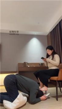 【调教视频】【子熙大人】玉足碾压狗头/鞭打恋足舔/赏赐圣水【双视角版】 bf48906