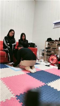 【调教视频】【月焱】双素人S-下跪舔脏鞋 JS250329-25