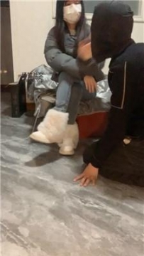 【调教视频】【女生也能很暴力】素人S-雪地靴踩踏-耳光揪耳朵 JS250218-35