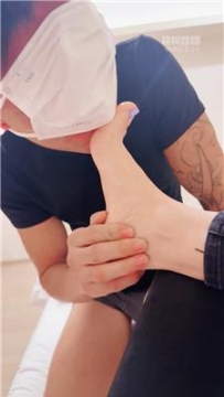 【调教视频】【小拽主人】纹身哥喜欢白袜脚 JS251109-33