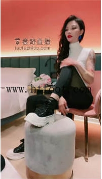 TL31255 爱神】开发素人呕吐物浓痰短丝裸足44分钟