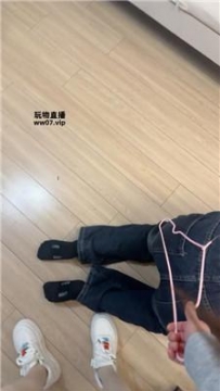 【调教视频】【Wh情侣】衣架各种抽-舔脏鞋踩踏  JS250330-18