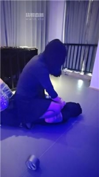 【调教视频】【秋大大】强制K9犬化-闻舔高跟鞋 JS250730-22