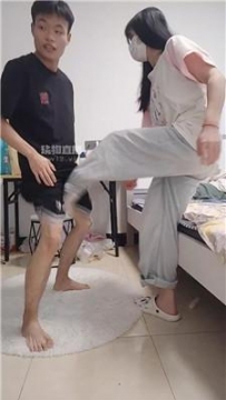 【调教视频】【小野大人】双S学生小妹白丝踩虐【双视角版】 JS250823-9