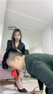 【调教视频】【依依】纹身小主-高跟玉足狂舔 bf50374