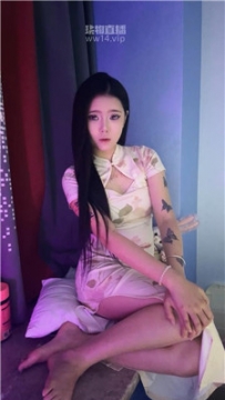 【第一视角】【兮曼】性感小妈裸足裸腿旗袍    250909-25