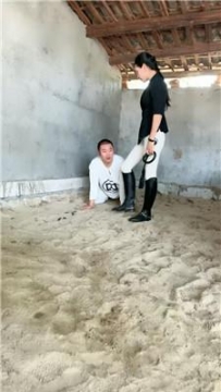 【调教视频】【爱丽丝】囚犯奴圈养-骑马长靴白袜辱【双视角版】 bf54658