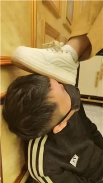 【调教视频】【文文文】双S-KTV-舔素人的脏鞋底 JS250313-13