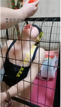 TL24122 女慕乐】囚禁玩弄狗笼里的骚母狗35分钟