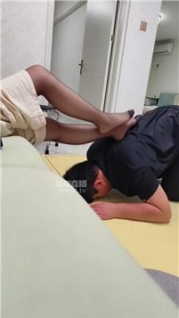 【调教视频】【棋棋女王s】迷恋黑丝的大眼贱狗 JS251010-34