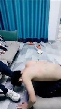 【调教视频】【莹】运动后原味鞋袜舔/滴蜡 JS250220-12