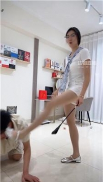 【调教视频】【刘二狗】脏鞋肉丝踩踏喂食-鞭打 JS250812-8