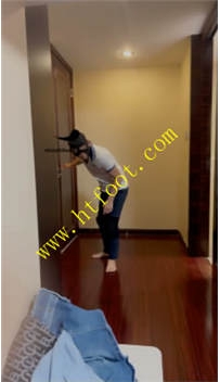 TL35636 C爷】暴打偷舔主人脚的贱狗11分钟