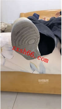 TLZB26036足彩馆-双素人超重口味原味舔脚踩踏33分