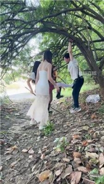 【调教视频】【婉晴大大】户外-多名精神小妹暴揍跟踪狂 bf58672