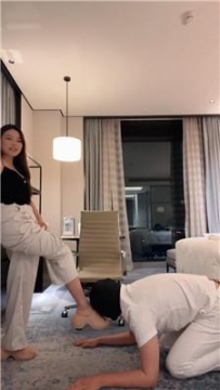 【调教视频】【帝都女神】胯下羞辱-玉足碾压踩 JS251020-10