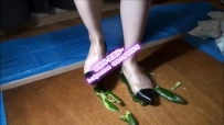 【艾彩原创】平底鞋碾踩粉碎金鱼和各种食物