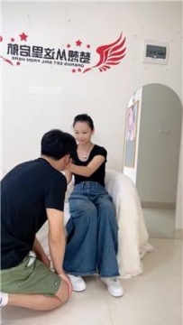 【调教视频】【刘二狗】小白鞋黑船袜气味辱 JS250823-7