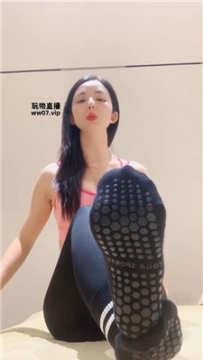 【第一视角】【伊柔】黑棉袜瑜伽裤坐脸窒息    250421-30